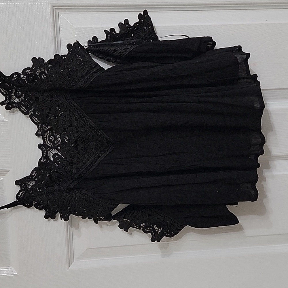 A Beautiful LULUS Blouse Black S With Embroidery